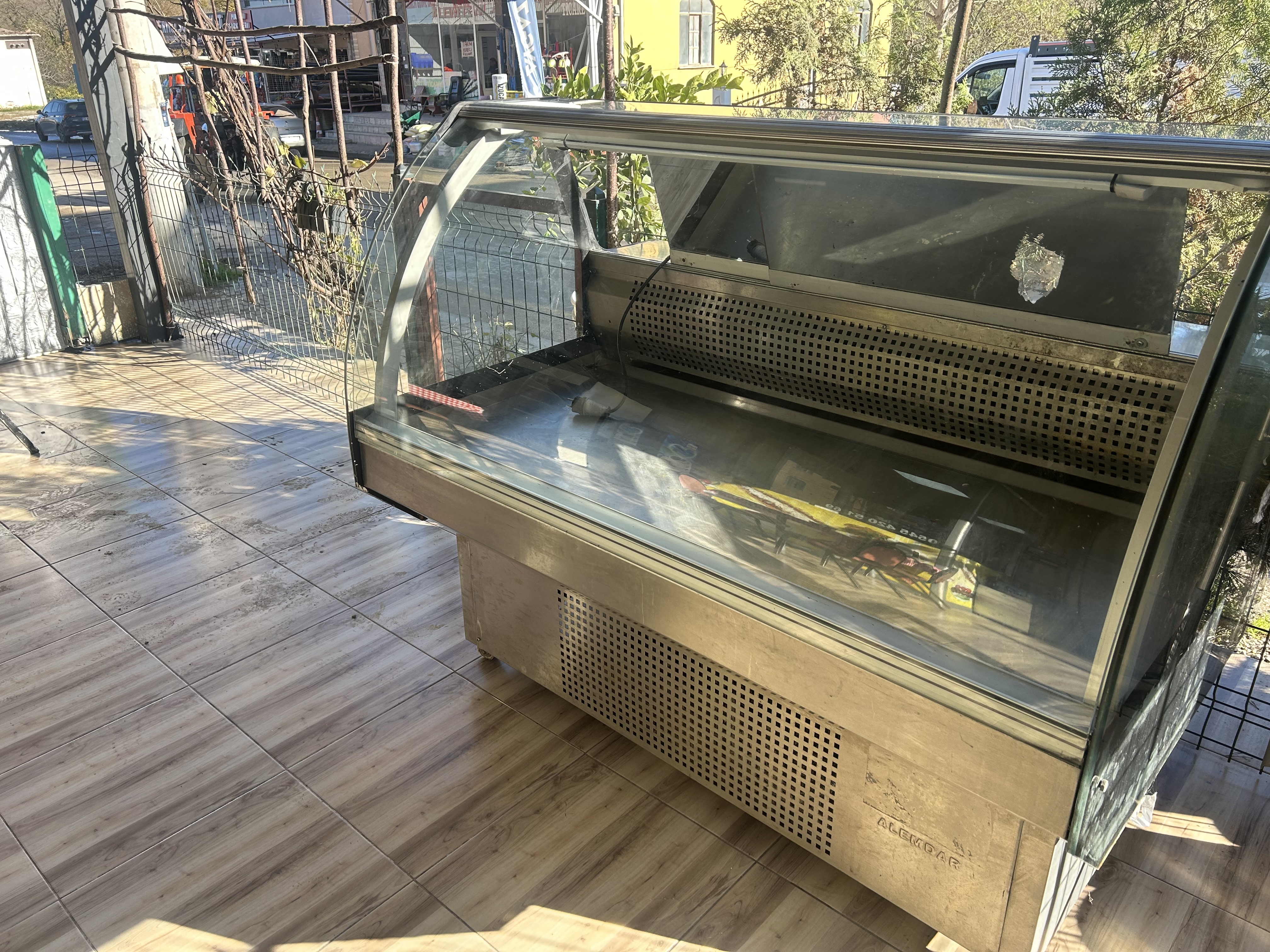 150 cm bombe camlı iç dış krom  şarküteri / tavuk dolabı 